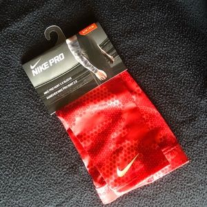 Nike Pro Hunt 2.0 sleeve red